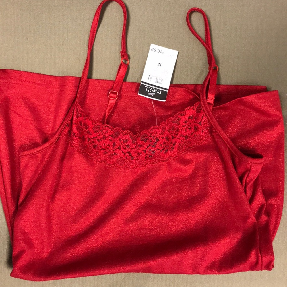 Red cami